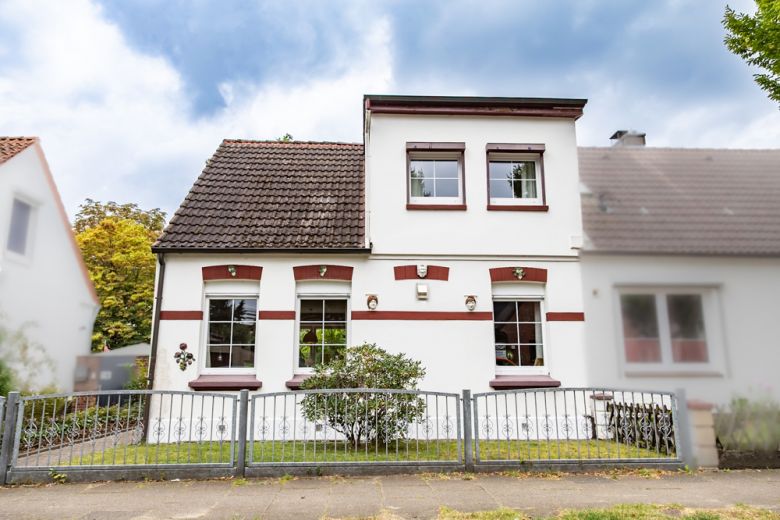 Modernisierte Doppelhaushälfte mit besonderem Charme in Kirchsteinbek