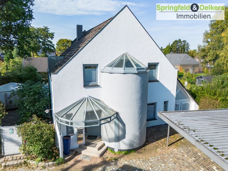 Großzügiges Architektenhaus auf Erbpachtgrundstück im Herzen von Boberg